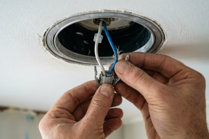 Как установить встраиваемые точечные светильники